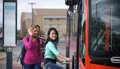 kids getting on bus